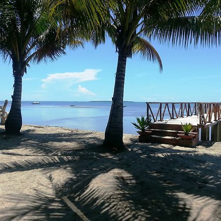 Cooper'S Beach Resort Lucbuan Bagian luar foto