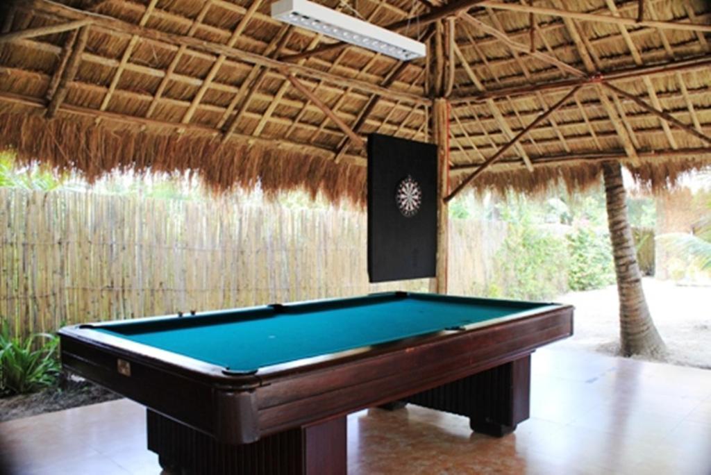 Cooper'S Beach Resort Lucbuan Bagian luar foto