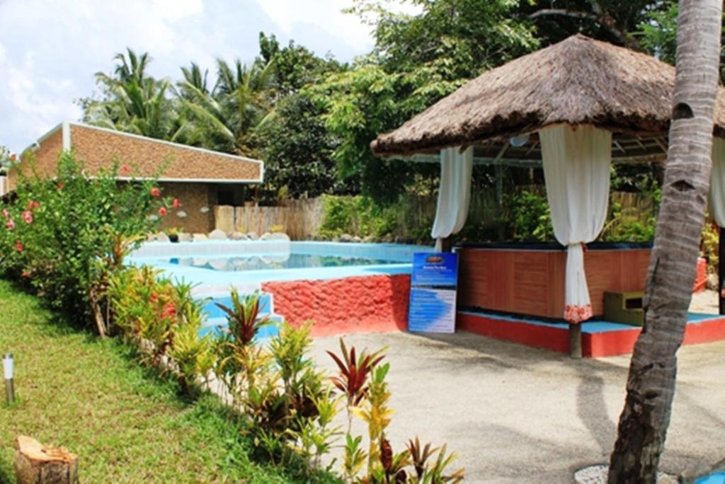 Cooper'S Beach Resort Lucbuan Bagian luar foto