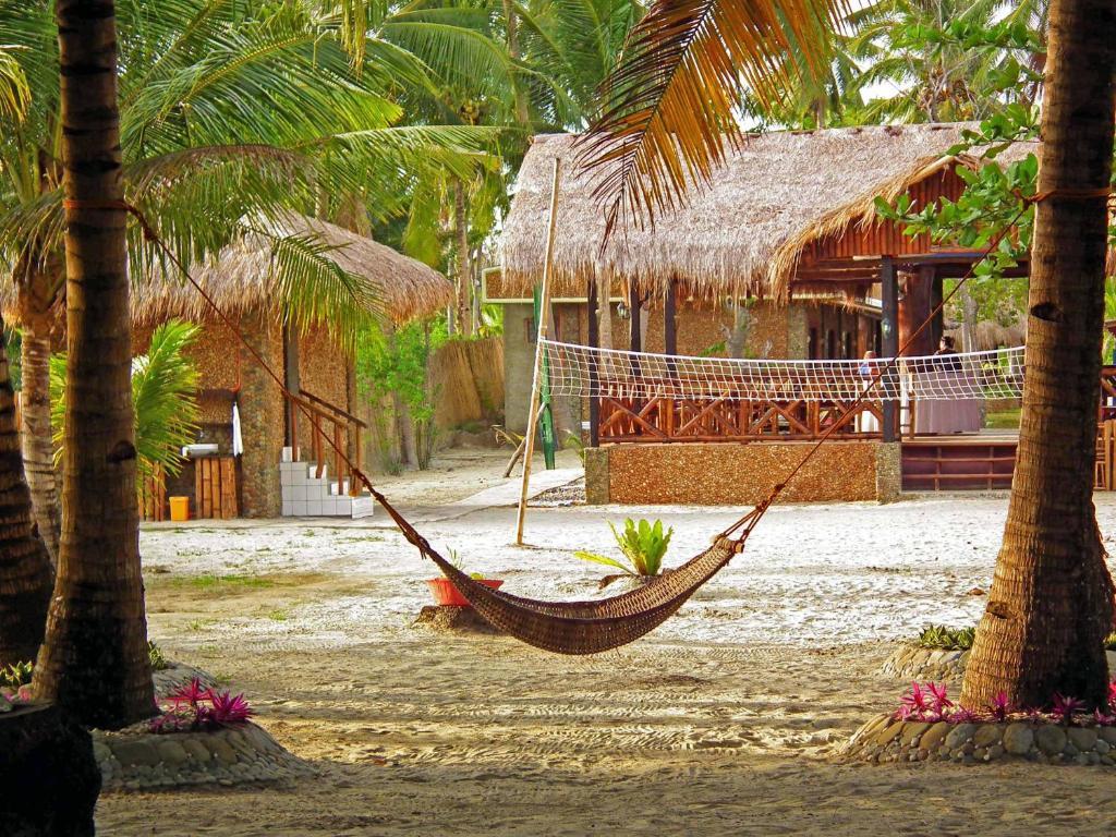 Cooper'S Beach Resort Lucbuan Bagian luar foto