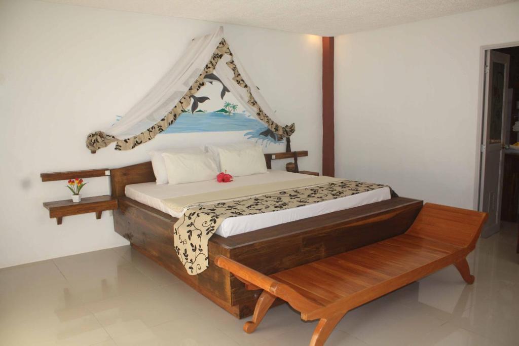 Cooper'S Beach Resort Lucbuan Bagian luar foto
