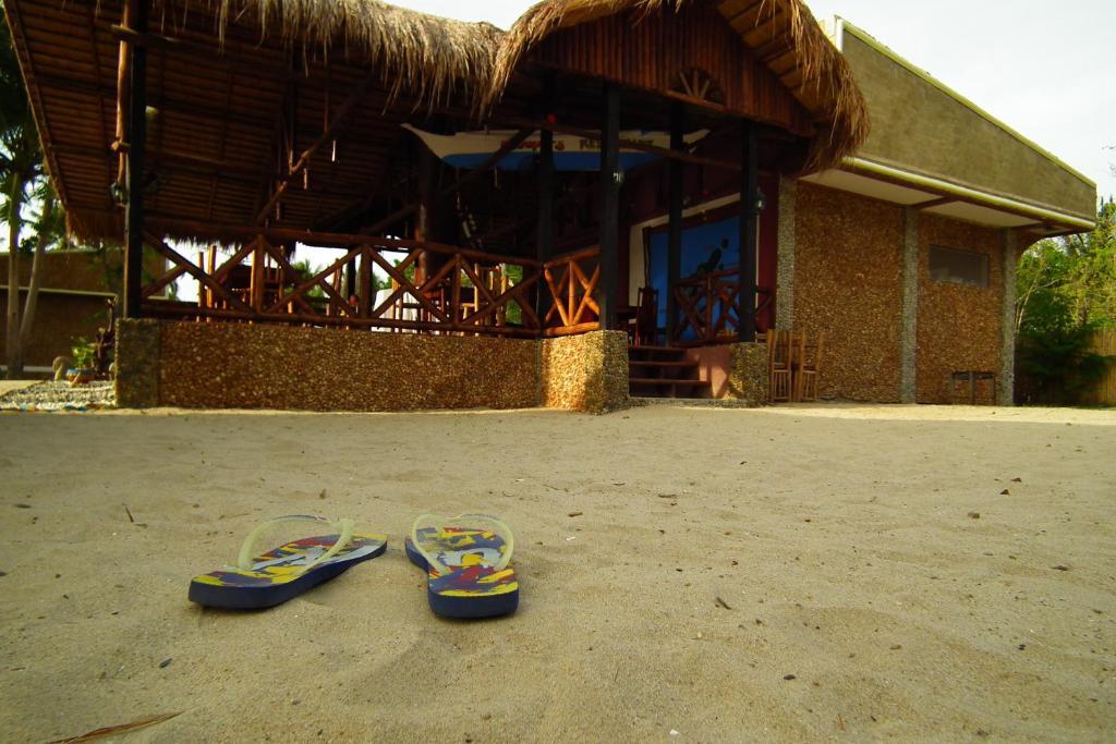 Cooper'S Beach Resort Lucbuan Bagian luar foto