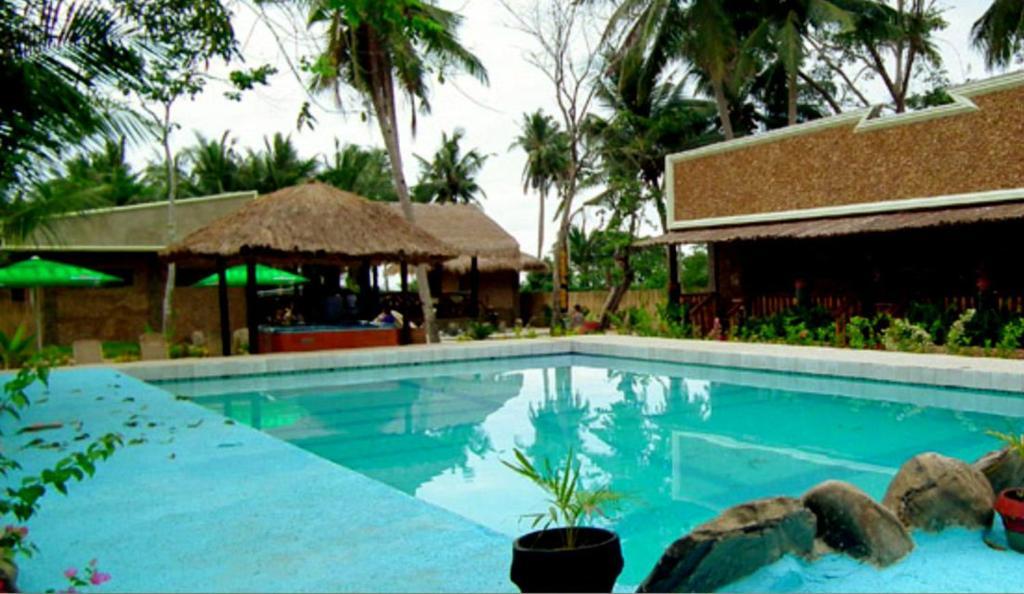 Cooper'S Beach Resort Lucbuan Bagian luar foto