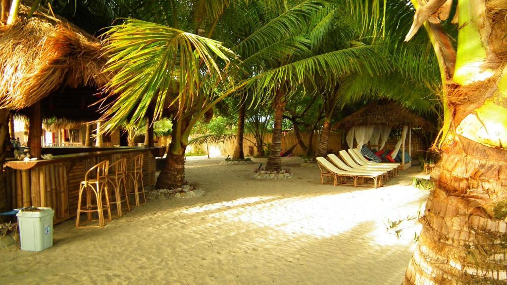 Cooper'S Beach Resort Lucbuan Bagian luar foto