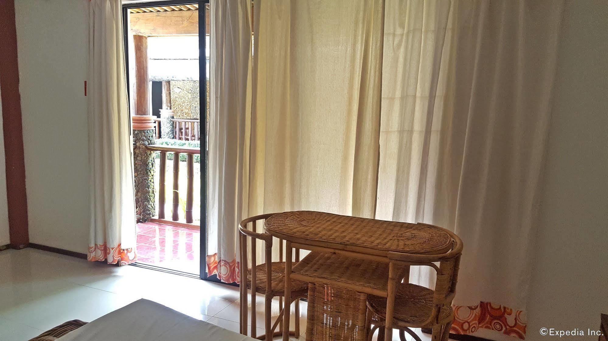 Cooper'S Beach Resort Lucbuan Bagian luar foto