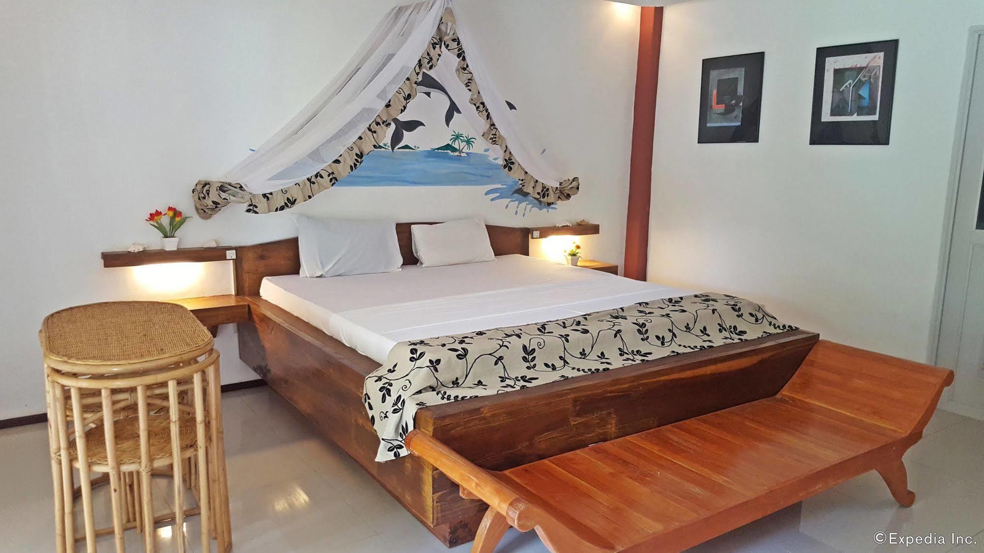 Cooper'S Beach Resort Lucbuan Bagian luar foto