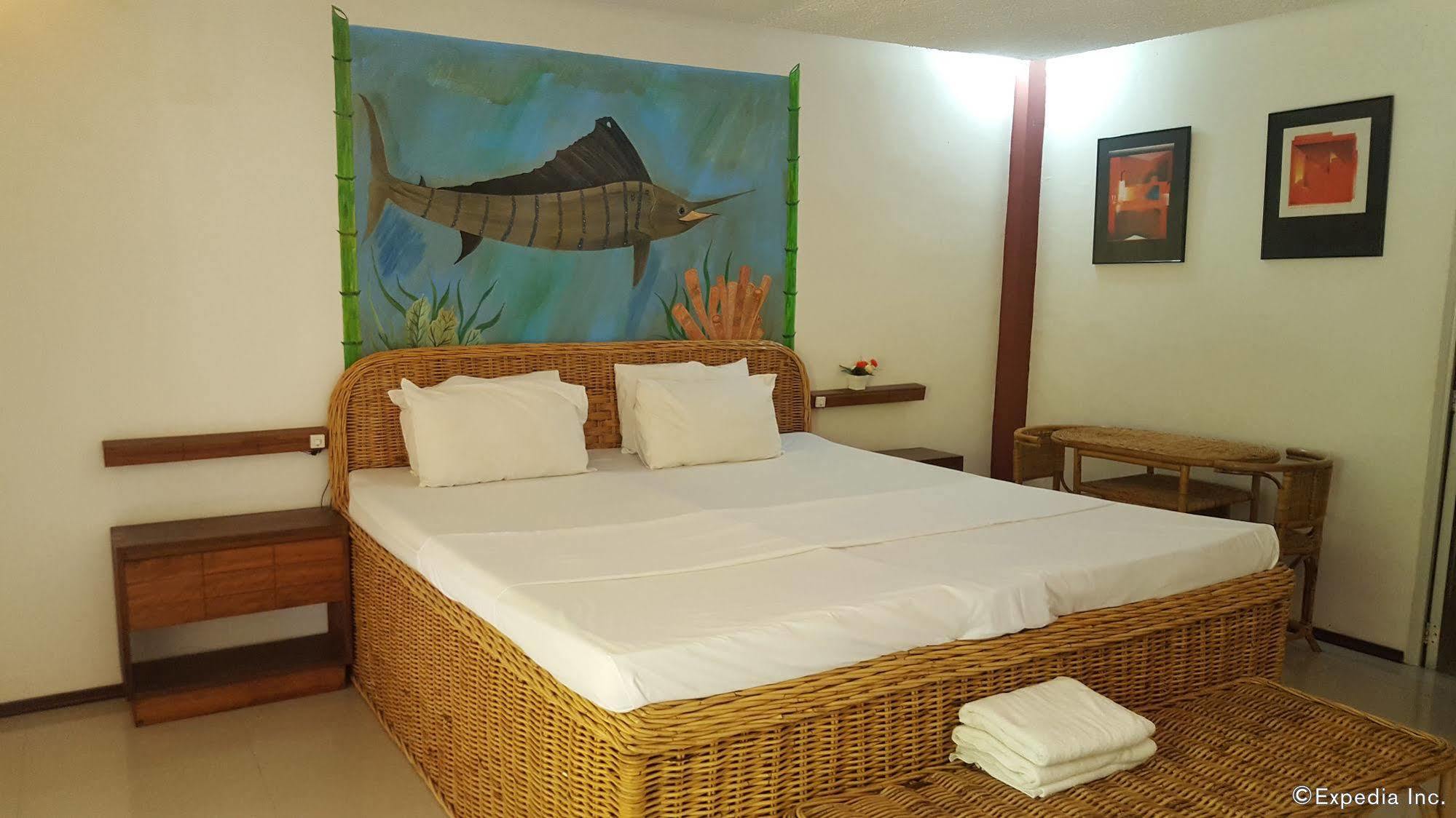 Cooper'S Beach Resort Lucbuan Bagian luar foto