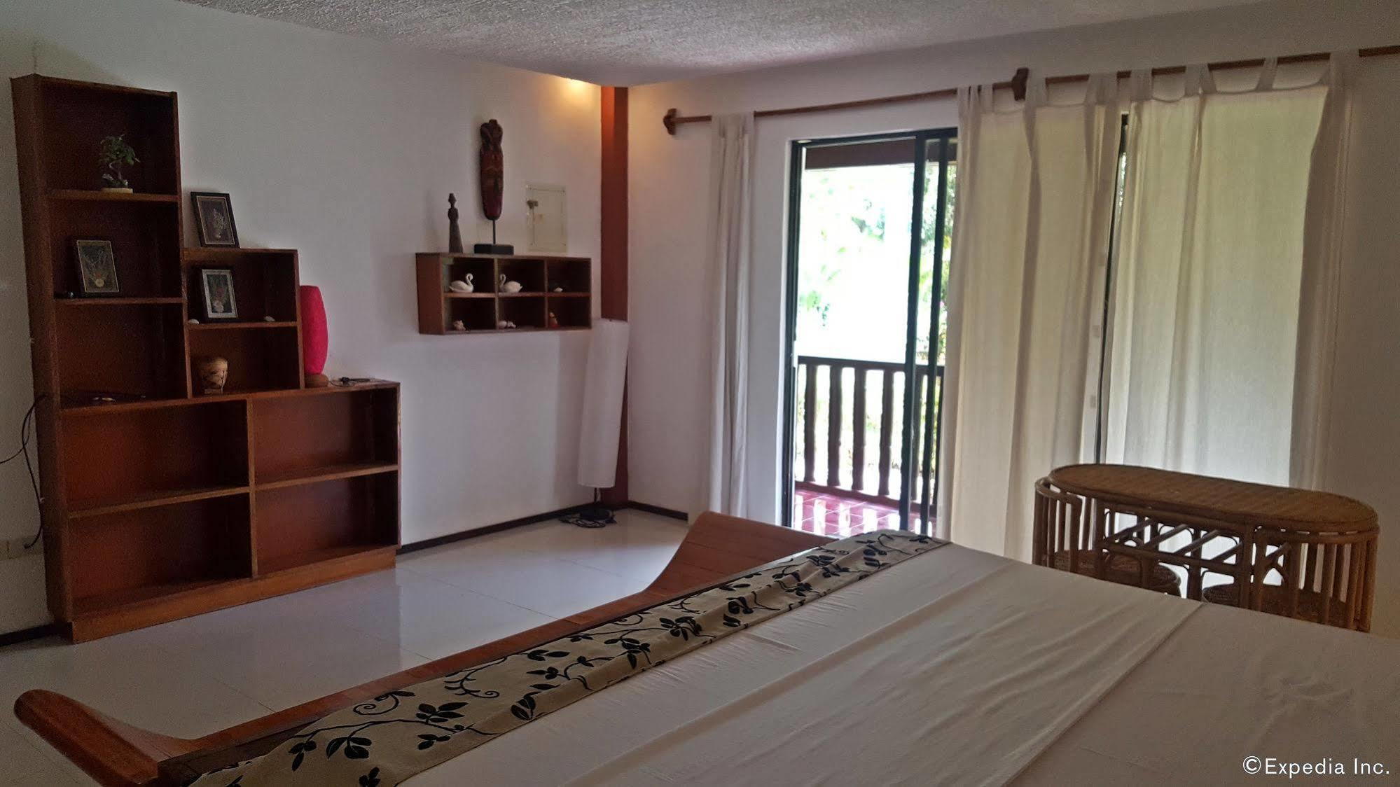 Cooper'S Beach Resort Lucbuan Bagian luar foto