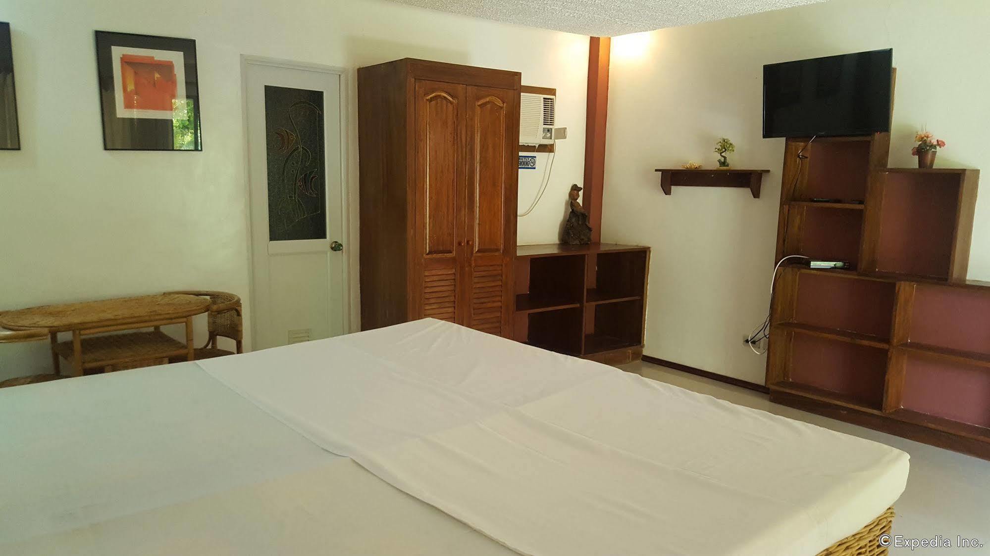 Cooper'S Beach Resort Lucbuan Bagian luar foto