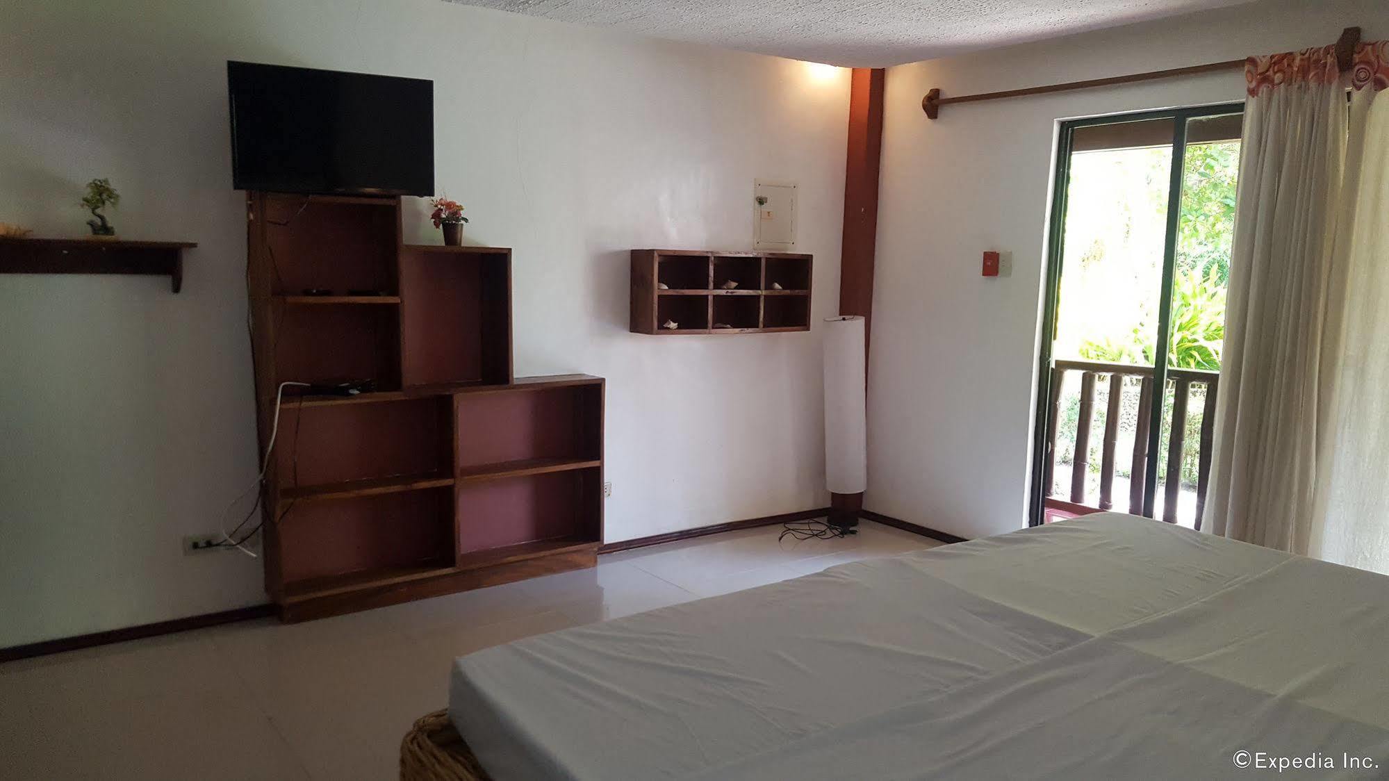 Cooper'S Beach Resort Lucbuan Bagian luar foto