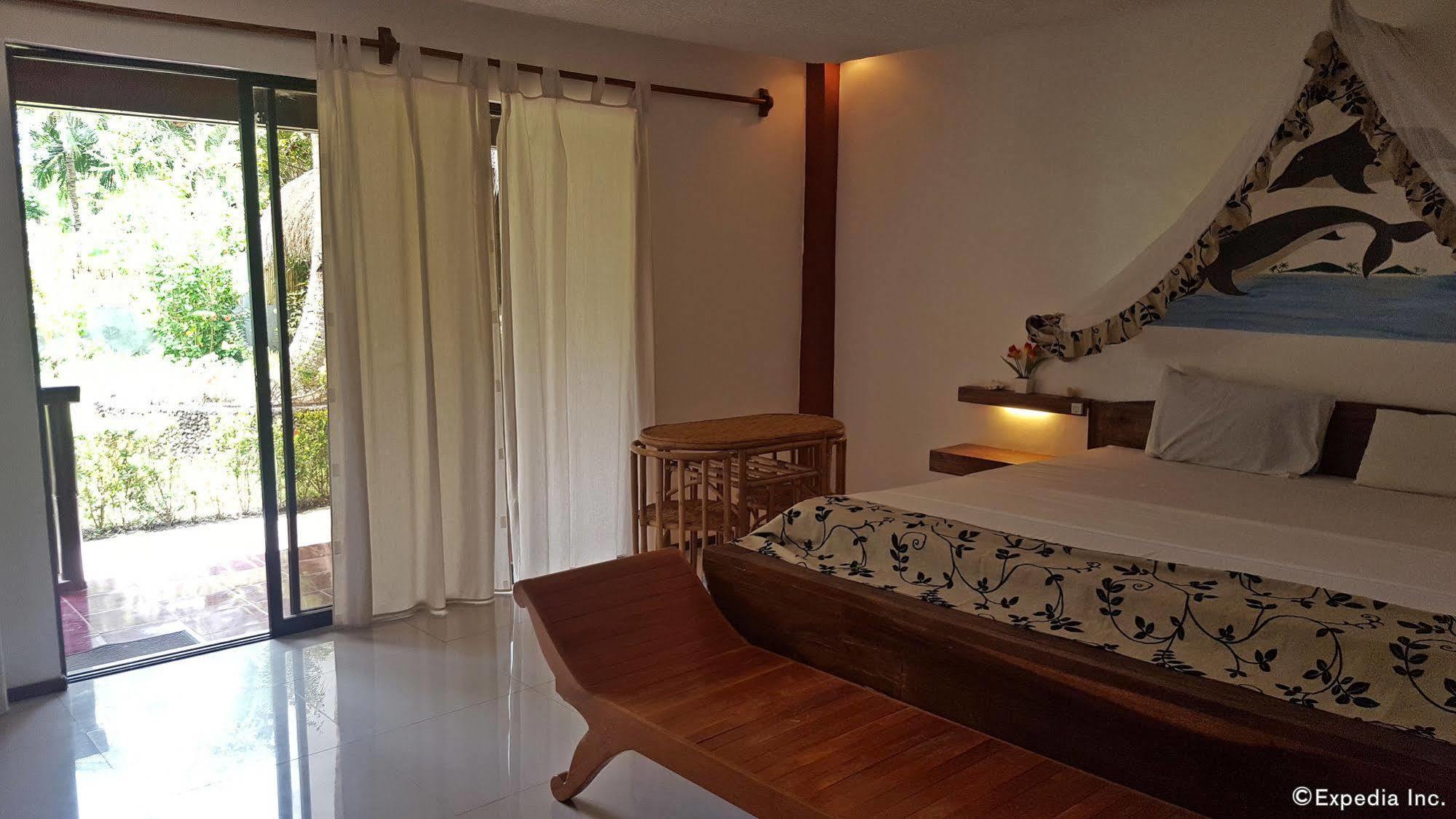 Cooper'S Beach Resort Lucbuan Bagian luar foto