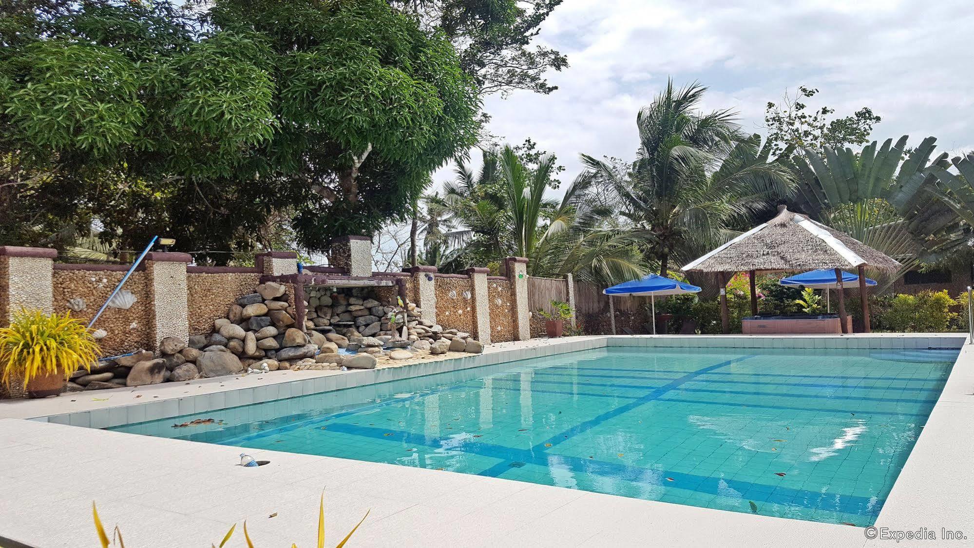 Cooper'S Beach Resort Lucbuan Bagian luar foto