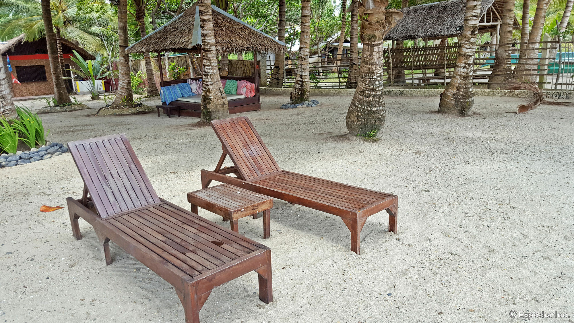 Cooper'S Beach Resort Lucbuan Bagian luar foto